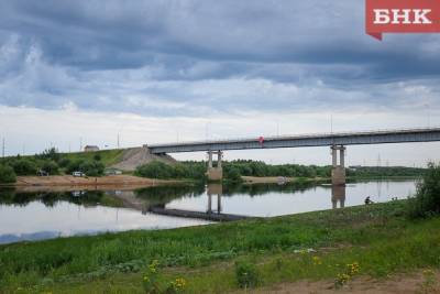 В Сыктывкаре начался ремонт пешеходной части краснозатонского моста