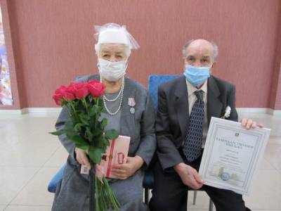 Супружескую пару из Миасса поздравили с бриллиантовой свадьбой