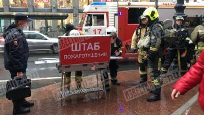 Видео: кухня и второй этаж сгорели в «Бургер Кинге» в Петербурге