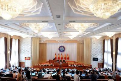 Властям Киргизии вернули захваченное протестующими здание парламента