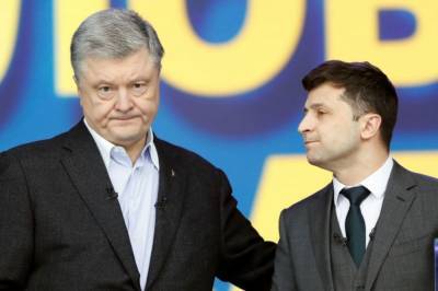 Зеленский пожаловался, что Порошенко все еще чувствует себя президентом