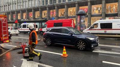 Пожар вспыхнул в бизнес-центре в Санкт-Петербурге