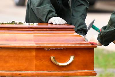 Родственница объяснила похороны живого россиянина с коронавирусом