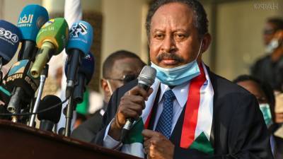 Хамдок обвинил США в создании угрозы для демократии в Судане