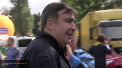 Неизвестный избил Саакашвили в Афинах