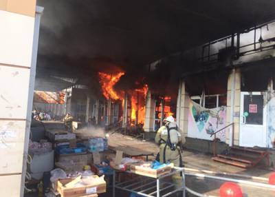 Крупный пожар на рынке в городе Шахты локализован
