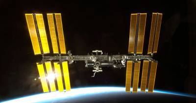 Российским космонавтам стало жарко на МКС