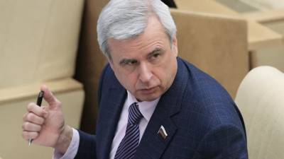 «Единая Россия» обсудит снятие Лысакова с должности в комитете