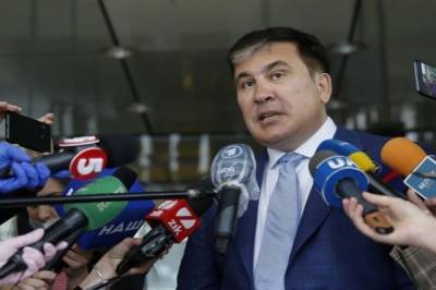 В Афинах на Саакашвили напал человек в капюшоне