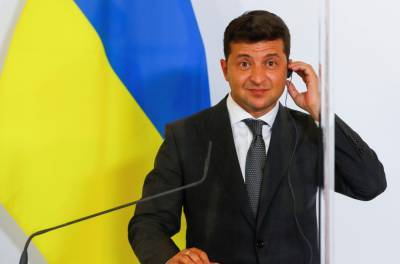 На BBC жестко раскритиковали Зеленского за лояльность к олигархам, назначение людей Януковича и преследование Порошенко