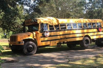 В США 10 полицейских авто преследовали 11-летнего мальчика, который угнал школьный автобус