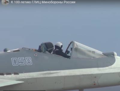 На Западе восхитились полетом российского военного летчика «без крыши»