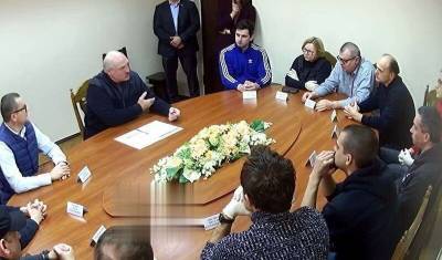 «Решил к тюрьме привыкнуть...» Эксперты обсудили встречу Лукашенко с оппозицией