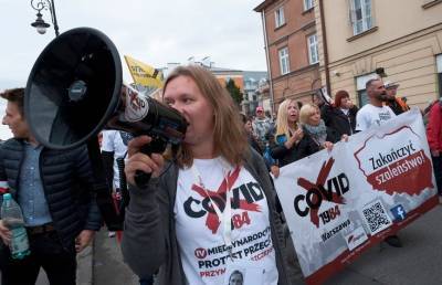 В Польше прошли массовые акции протеста из-за антиковидных ограничений