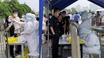 В Китае протестируют всех жителей многомиллионного города после 12 случаев заражения коронавирусом