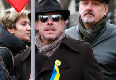 Украинские неонацисты идут на «Марш УПА» под хит «Машины времени»