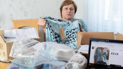 Опасный шопинг: женщина купила в интернете блузку, затем последовала лавина новых посылок и счетов