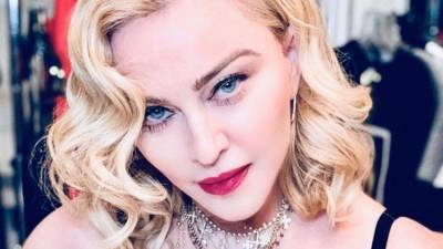 «Опухшую» Мадонну с неестественной формой лица не узнали поклонники