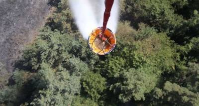 Лесной пожар в Сванети – к тушению подключился вертолет