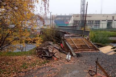 Аварийный мост в Петрозаводске полностью закрыли для пешеходов