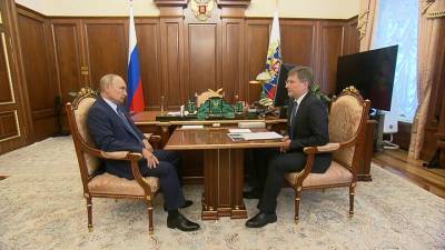 Путин: "АЛРОСА" лидирует, несмотря на кризис в мировой отрасли