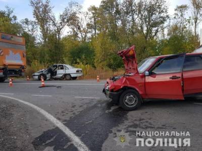 В Запорожье столкнулись Renault и ВАЗ: водитель погиб, четверо госпитализированы