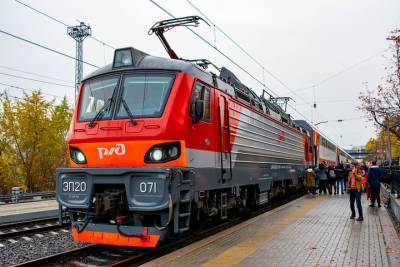 Первый двухэтажный поезд отправился с железнодорожной станции «Мурманск»