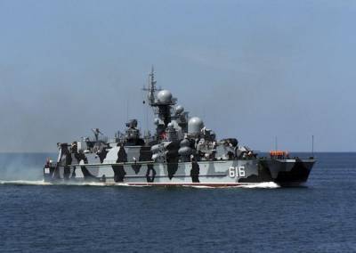 Корабль ВМФ России отстрелялся по морским и воздушным целям в Черном море