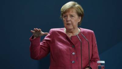 Меркель собирается отменить некоторые коронавирусные ограничения