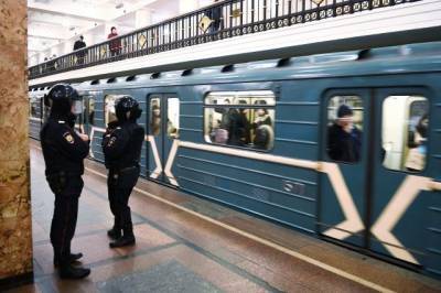 В Петербурге совершил последний рейс советский вагон с жёлтым салоном