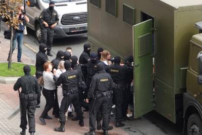 МВД Белоруссии пригрозило протестующим пенсионерам расстрелами из боевого оружия