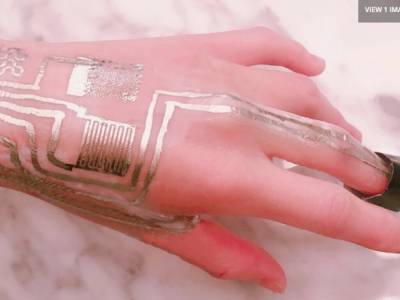 Ученые научились печатать датчики на человеческой коже