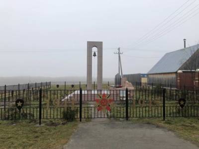 В усинском поселке отремонтировали памятник фронтовикам