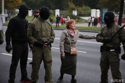 В Минске силовики использовали газ и свето-шумовые патроны против участников Марша пенсионеров: фото, видео