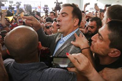 Нападение на Саакашвили в Греции попало на видео