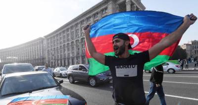 Автопробег с флагами Азербайджана и Турции в Киеве: за стрельбу задержаны 14 человек