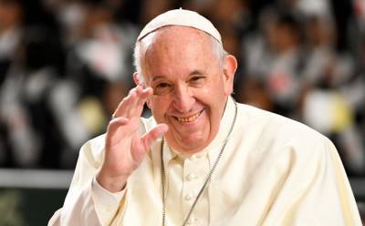 Папа Римский Франциск пересел на самый необычный электрокар в мире (ФОТО)