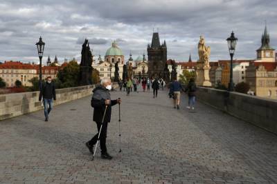В Чехии запретили собираться группами из более чем 6 человек из-за COVID-19