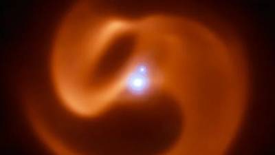 Астроном обнаружил уникальную двойную звезду с облаком из пыли