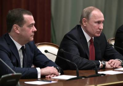 Путин назначил Медведева главным защитником России от новых инфекций