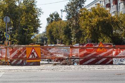 В Екатеринбурге строители на год закроют движение транспорта по улице Школьников