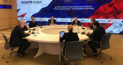 Зограб Мнацаканян обсудил с российскими экспертами и политологами ситуацию в Карабахе