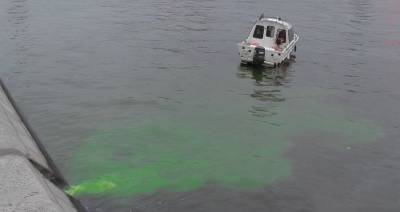 Эксперт объяснил возможную причину сброса зеленой воды в Москву-реку