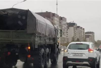 В центре Пскова затруднено движение из-за ДТП с военным автомобилем