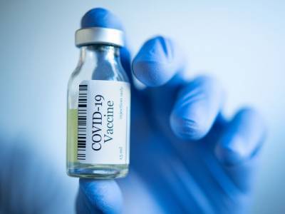 Из-за необъяснимой болезни участника исследования. Johnson & Johnson приостановила испытания вакцины от COVID-19
