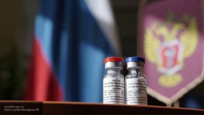 Украинские семьи массово прививаются российской вакциной против COVID-19
