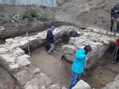Археологи нашли в центре Екатеринбурга систему ливневой канализации XIX века