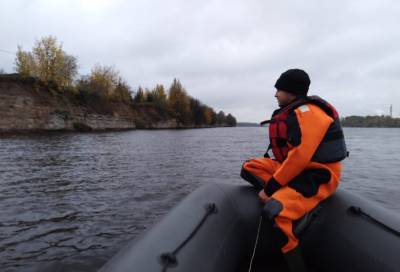 Спасатели продолжают искать в реке Волхов тело пловца из Челябинска