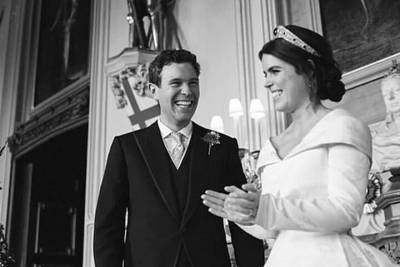 Елизавета II - принц Гарри - принцесса Евгения - Джон Бруксбэнк - Новые фото со свадьбы принцессы Евгении и Джека Бруксбэнка - skuke.net - Швейцария