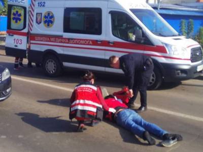 В Киеве на Осокорках мужчину сбил автомобиль